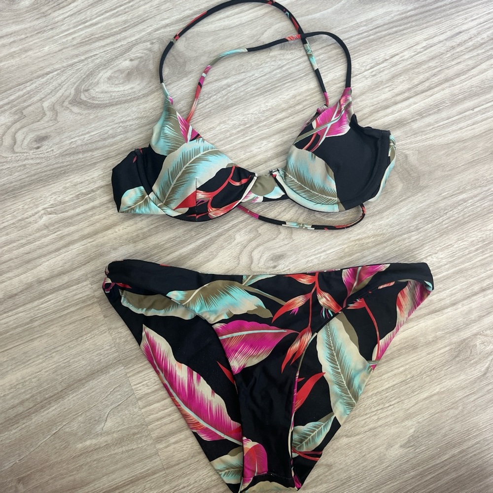 Volcom swim suit